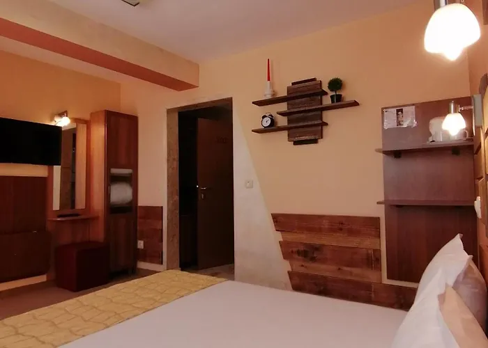 招待所 Boutique Ikonomov